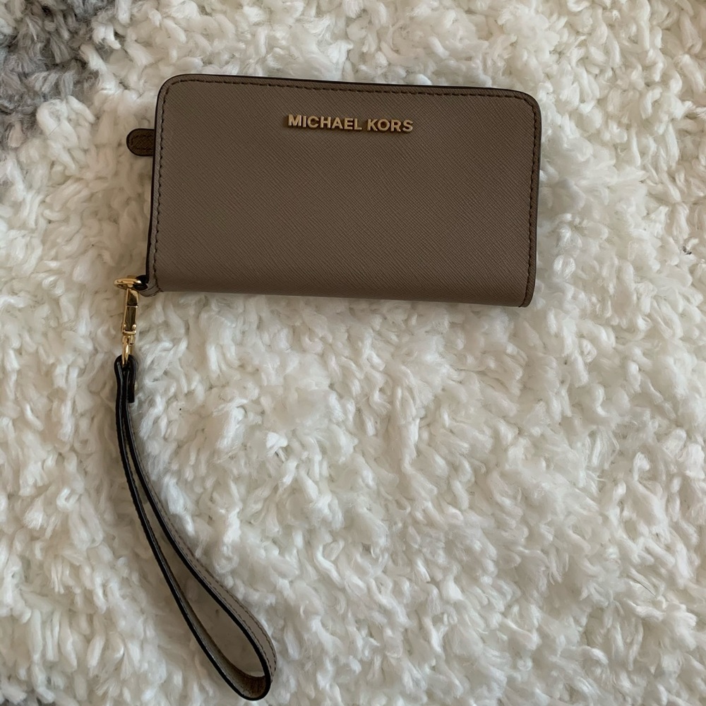 Michael Kors wristlet - Picture 2 of 2